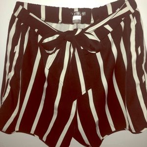 Venus striped shorts with tie in the front L